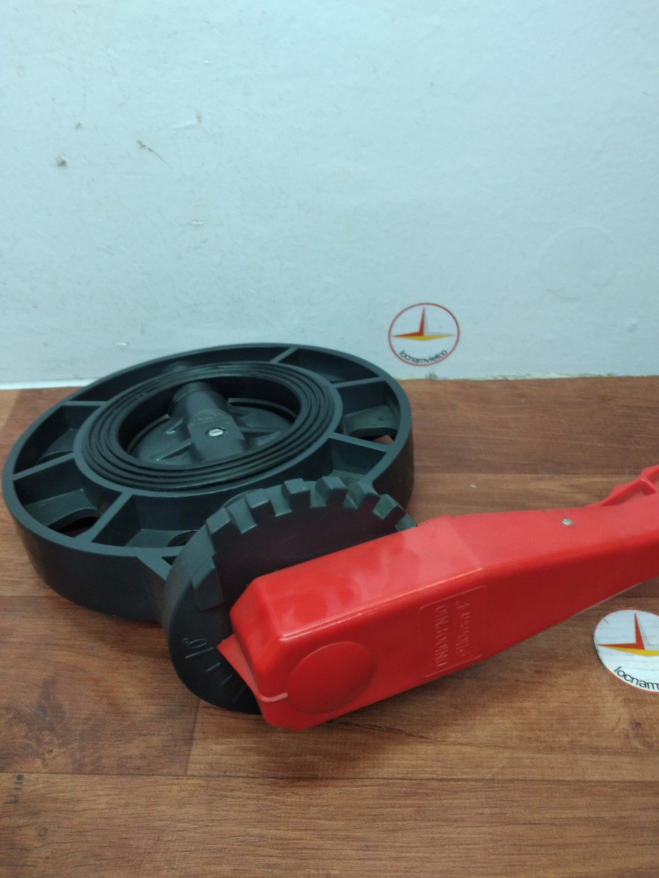 Van bướm mặt bích tay gạt phi 114