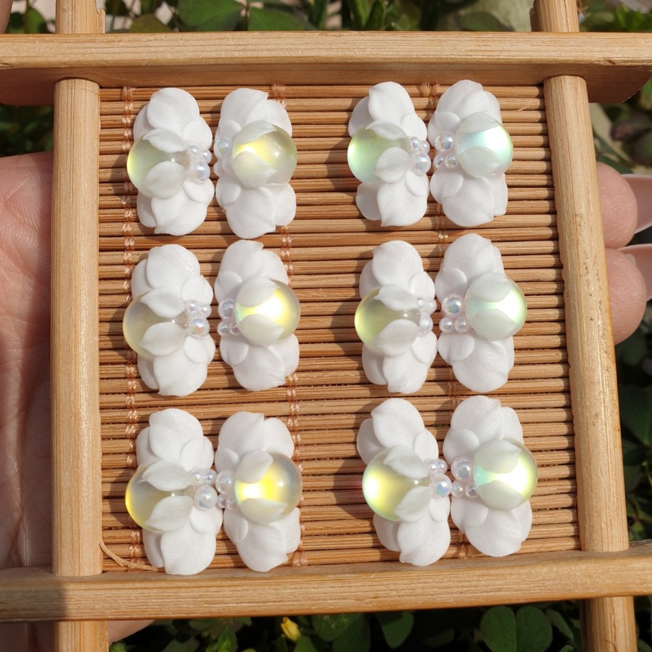 Hoa bột ôm đá mắt mèo đính móng (combo 4 bông) BYH013