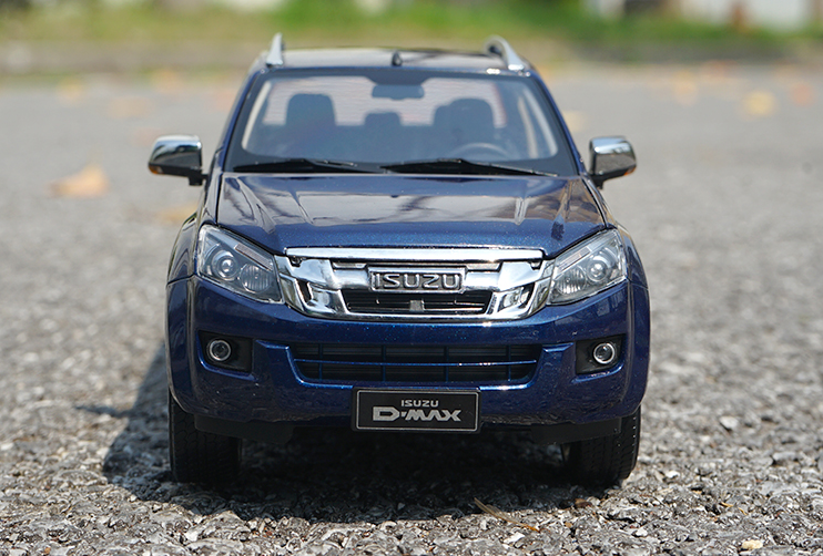 Mô hình xe Isuzu D-Max tỉ lệ 1:18