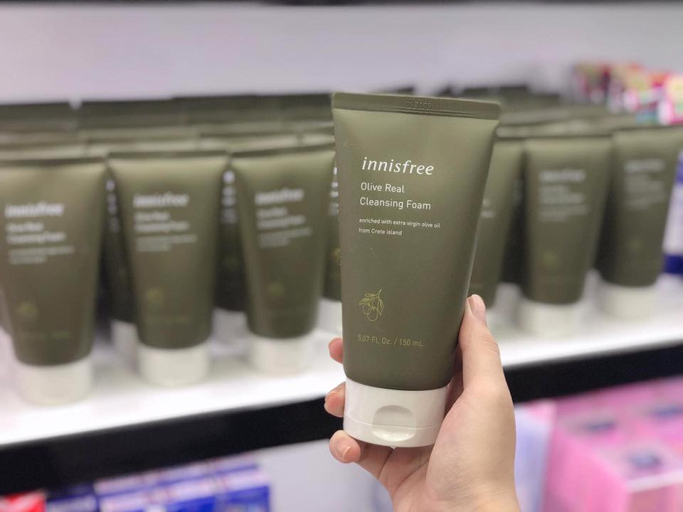 Sữa rửa mặt Innisfree Olive real cleansing foam 150ml..