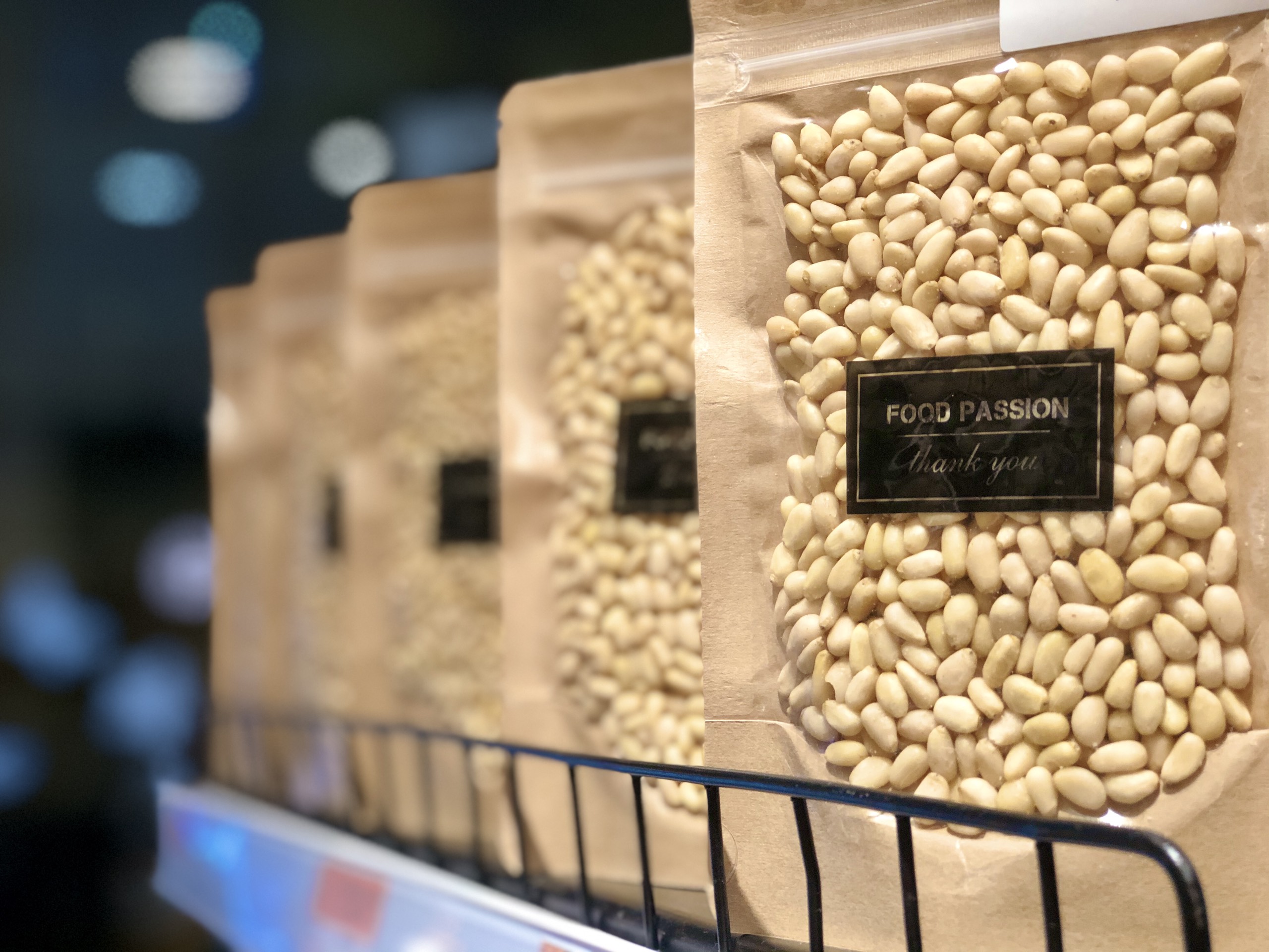 Hạt thông mỹ tách vỏ- Premium PINE NUTS KERNEL The Nuts Valley