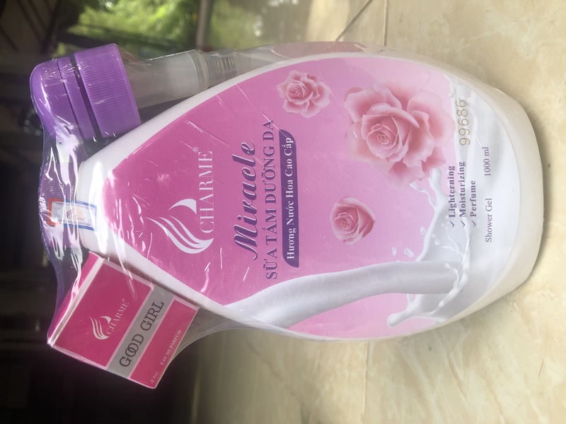 sữa tắm charm hương hoa hồng