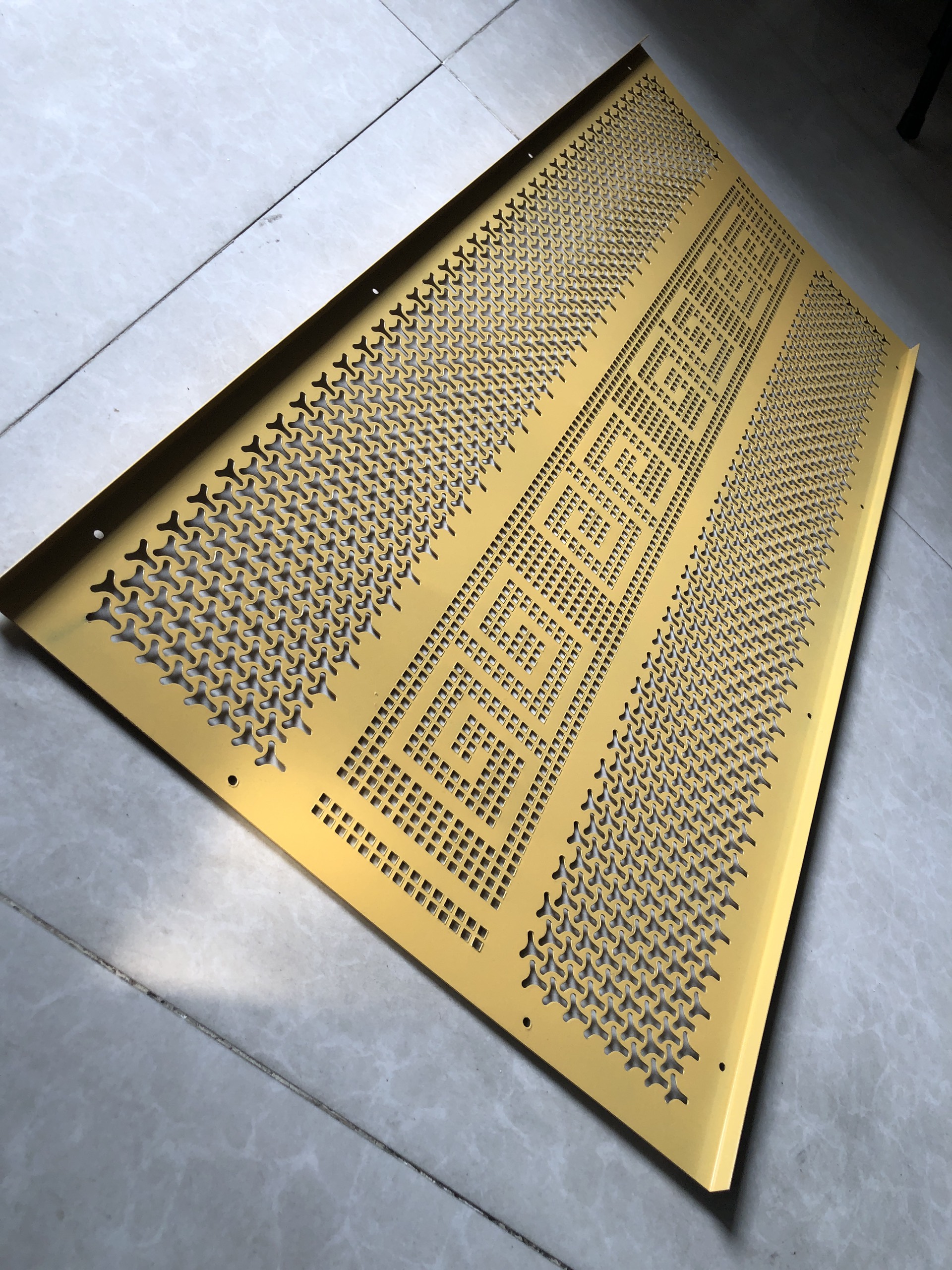 Lưới loa 3 tất đôi ( loại tốt) 78.5 cm X 36 cm