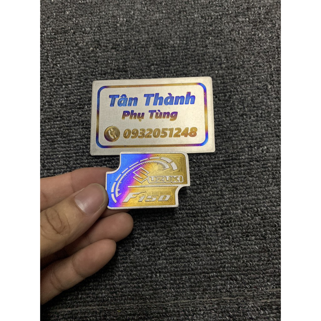 Logo titan Nắp dầu SUZUKI cho Raider FI, Satria