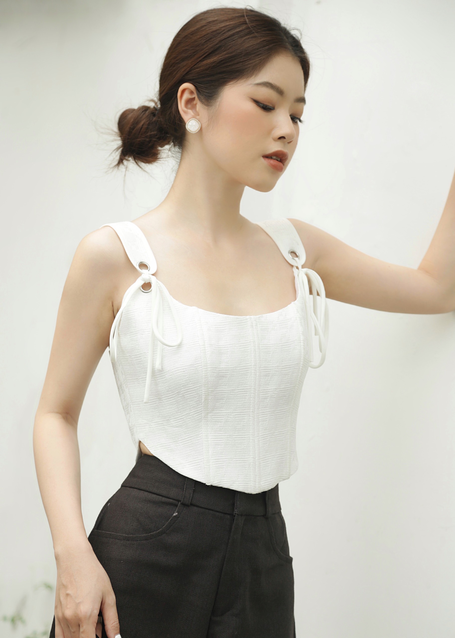 IVORI - Áo corset có khoen cột dây