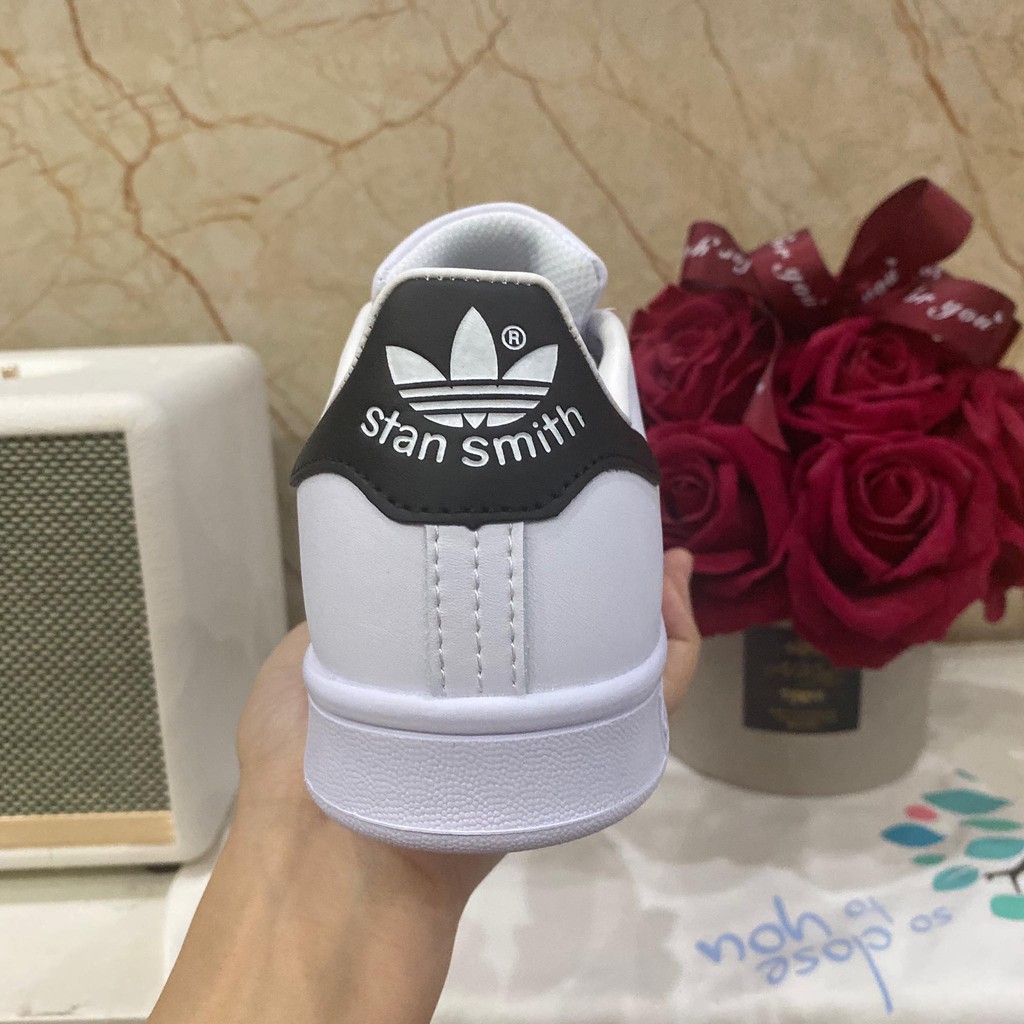 Giày superstar tem vàng
