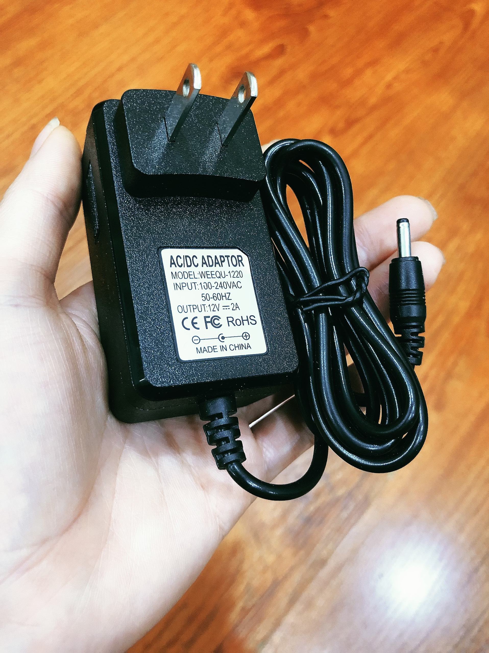 Cục sạc laptop Masstel E140 12V 2A