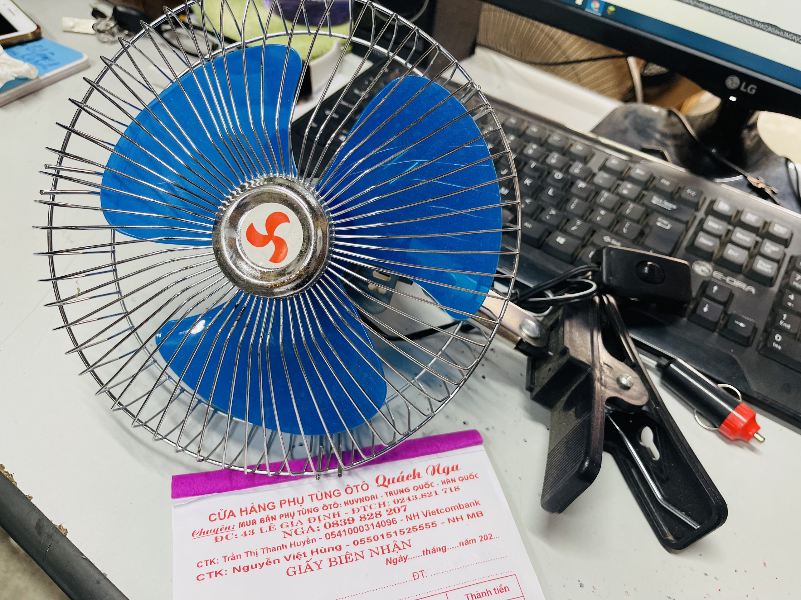 Quạt kẹp ô tô 12v - 24v quạt xe tải lồng sắt quạt kẹp bình ắc quy