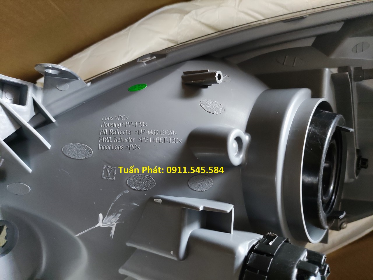 Đèn Pha Xe Toyota Innova 2006-2011 TYC