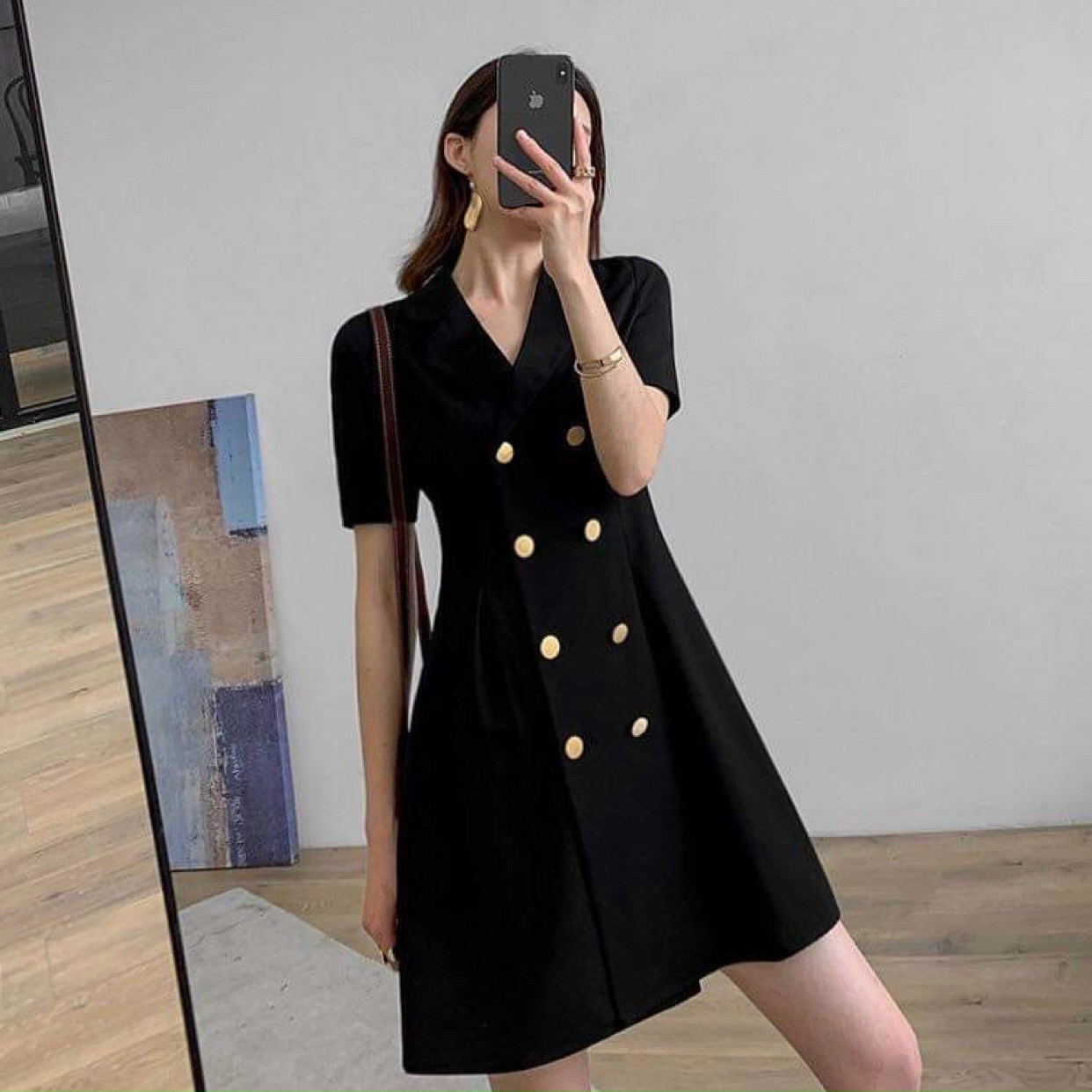 Đầm vest đen nút trắng
