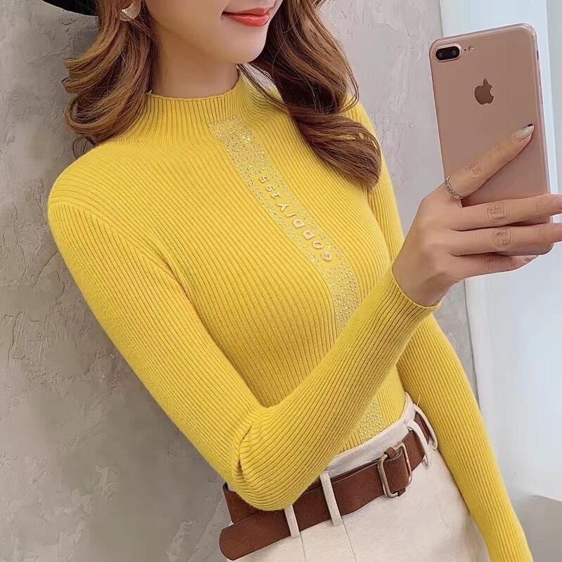 Áo len cổ cao đính đá