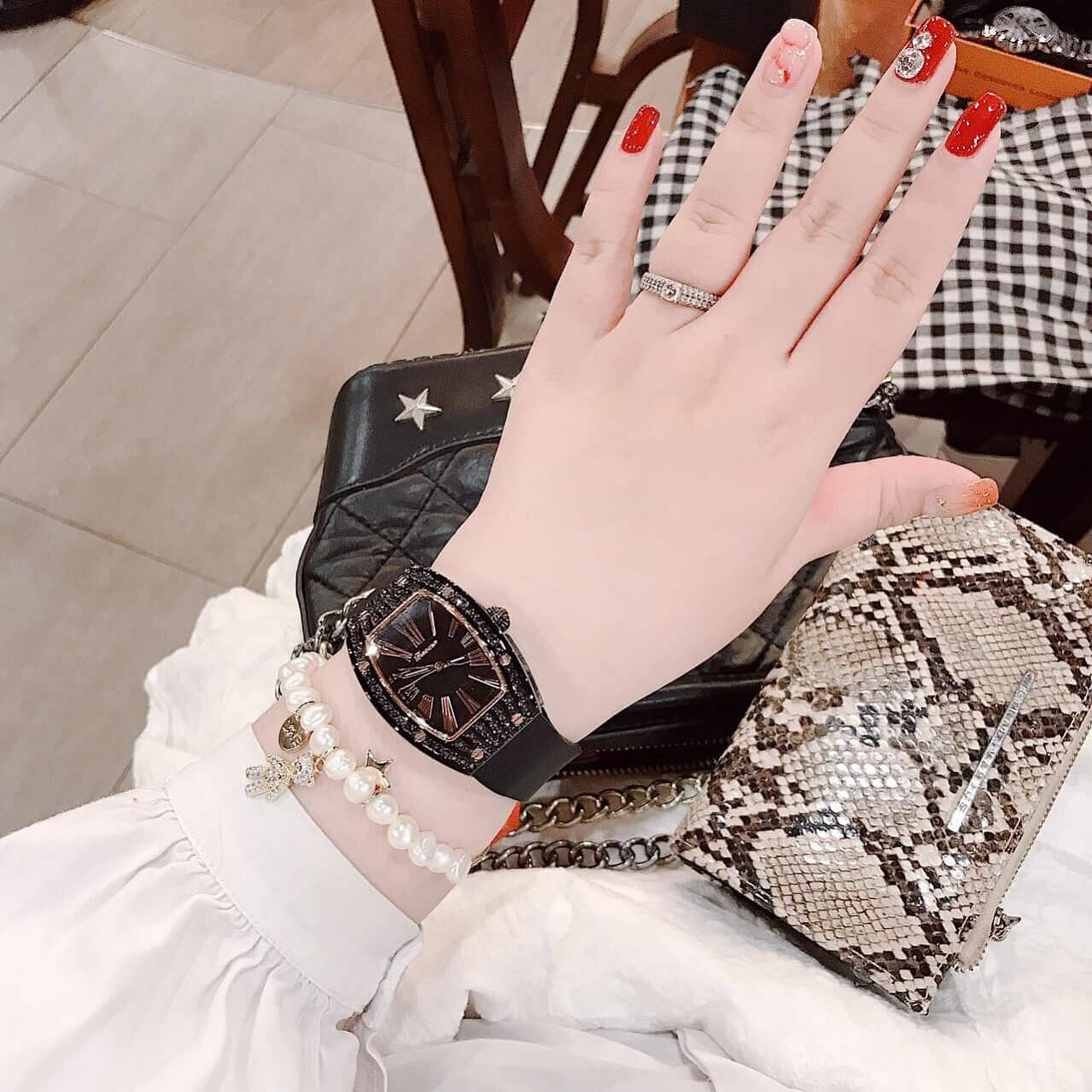 Đồng Hồ Davena Nữ Dây Silicon Đen 30x38mm Black Authentic