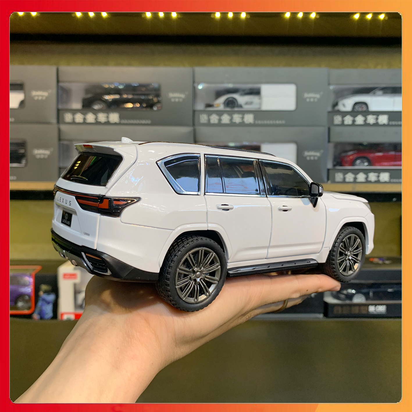 Mô hình xe Lexus LX600 tỉ lệ 1:24 CHIMEI