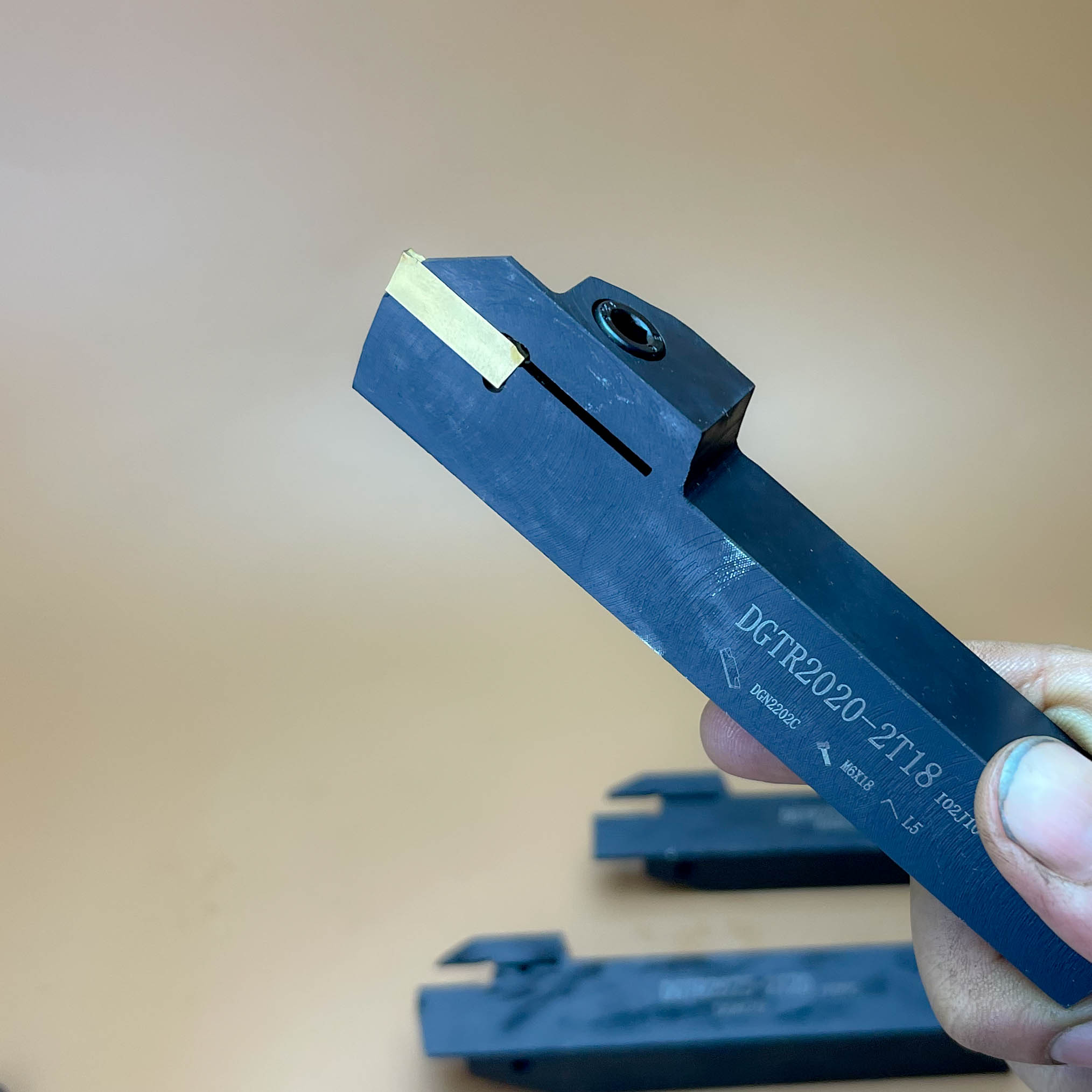 Cán dao tiện cnc lắp mảnh chip cắt Iscar