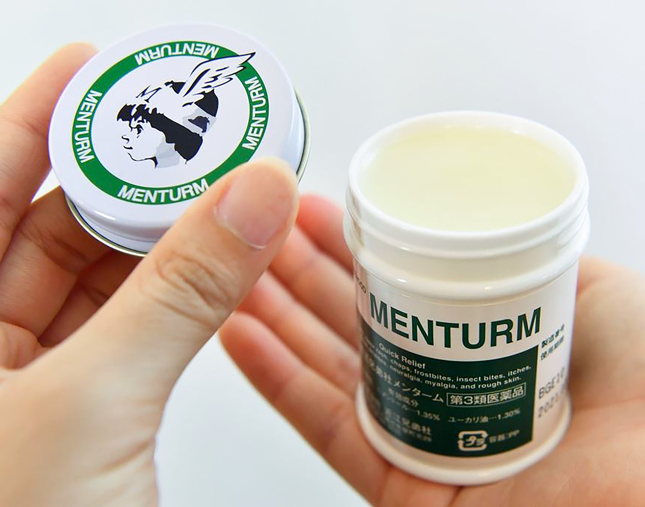 [HCM]DẦU CÙ LÀ MENTHOLATUM NHẬT BẢN
