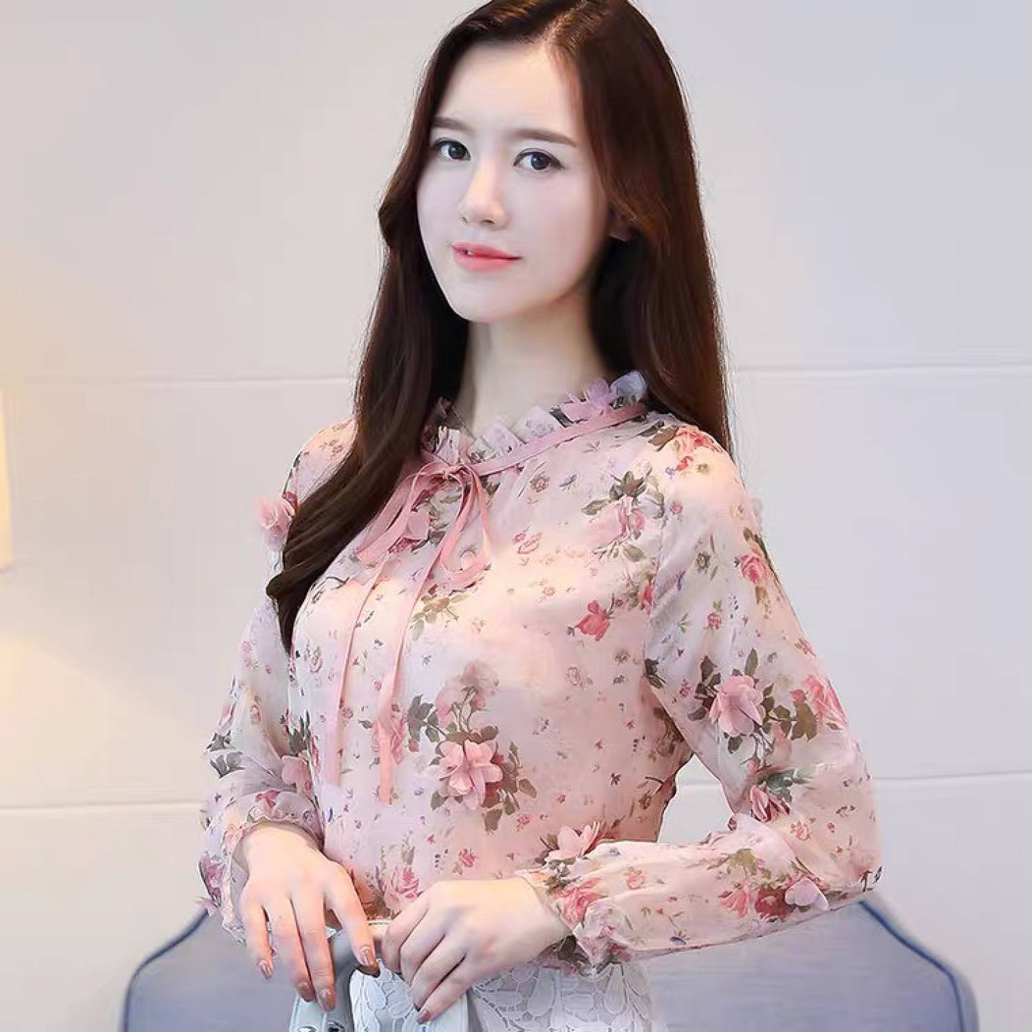 Áo voan hoa nổi cổ nơ tay bo