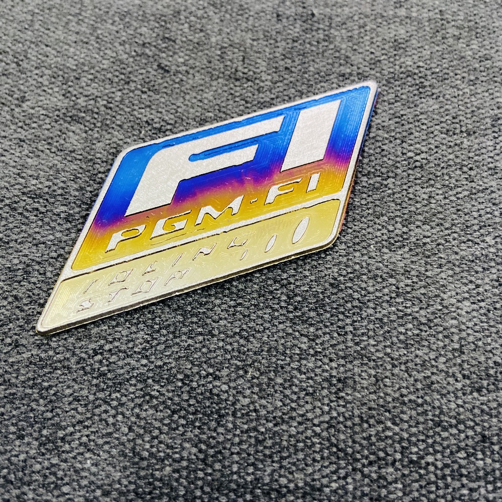 [CHUYÊN TEM XE] TEM TRANG TRÍ XE MÁY LOGO CHỮ Fi CHẤT LIỆU TITANNIUM