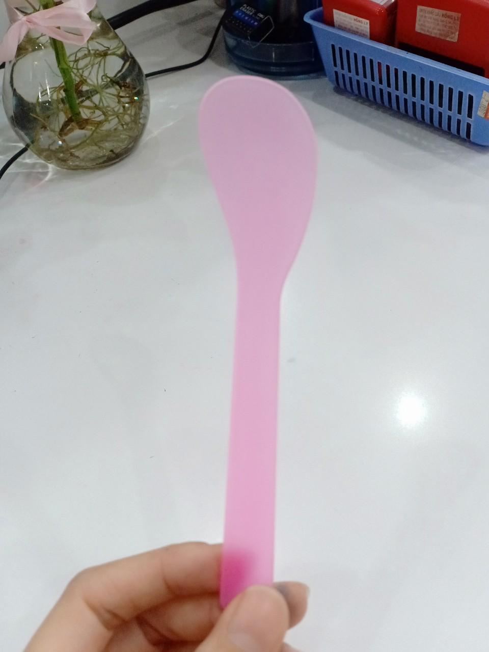 1000 que pha mặt nạ