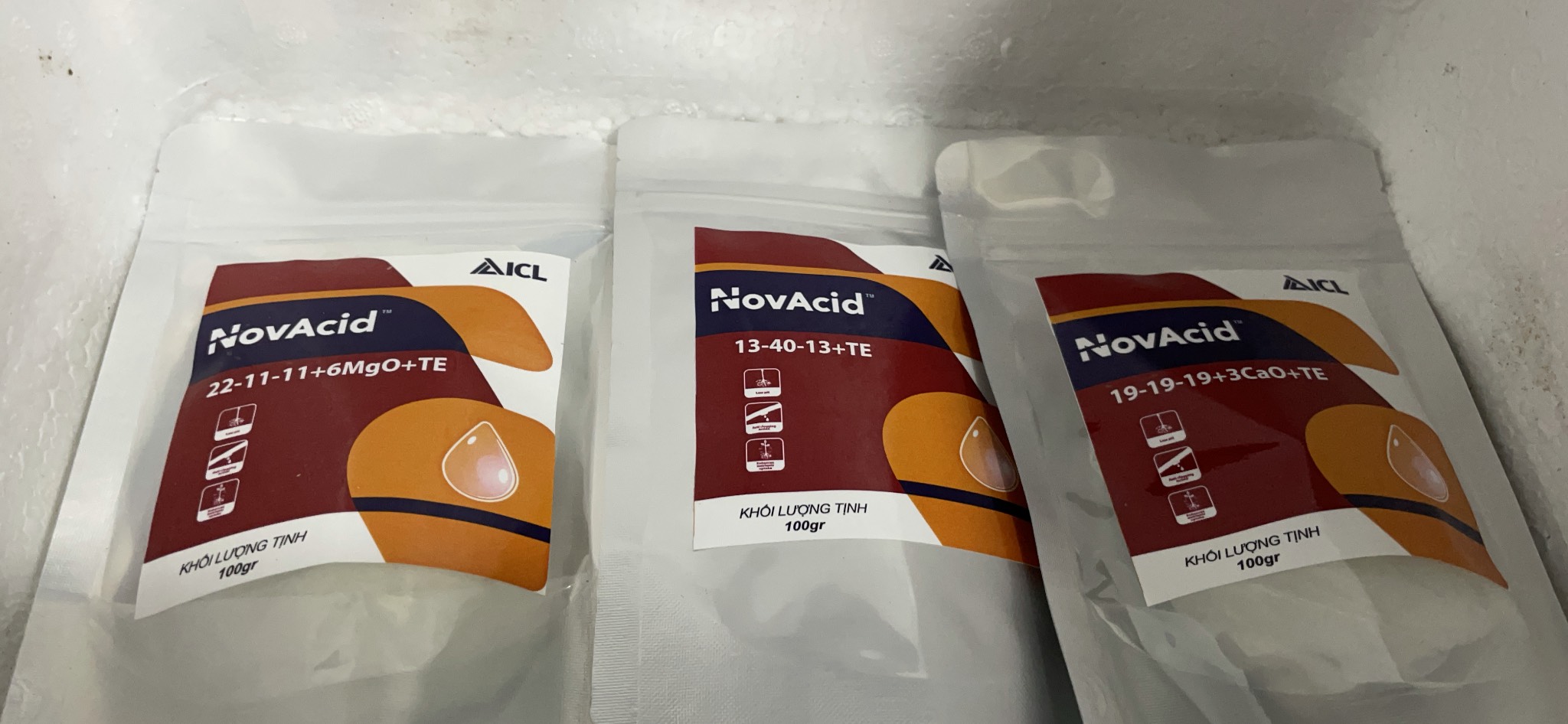 Phân bón gói 100gr israel novacid 22-11-11+6mgo ,19-19-19 + 3cao+te, 13-40-13+te dùng thủy canh hoặc bón lá