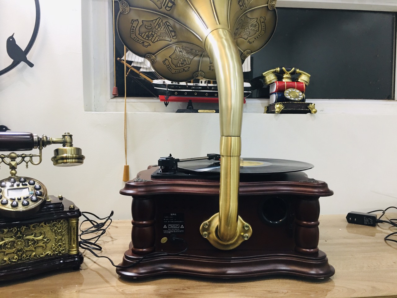 BỘ MÁY PHÁT NHẠC LOA KÈN ĐỒNG (cao cấp nghe nhạc đĩa than, USB, Bluetooth và đài FM (51x44x72)