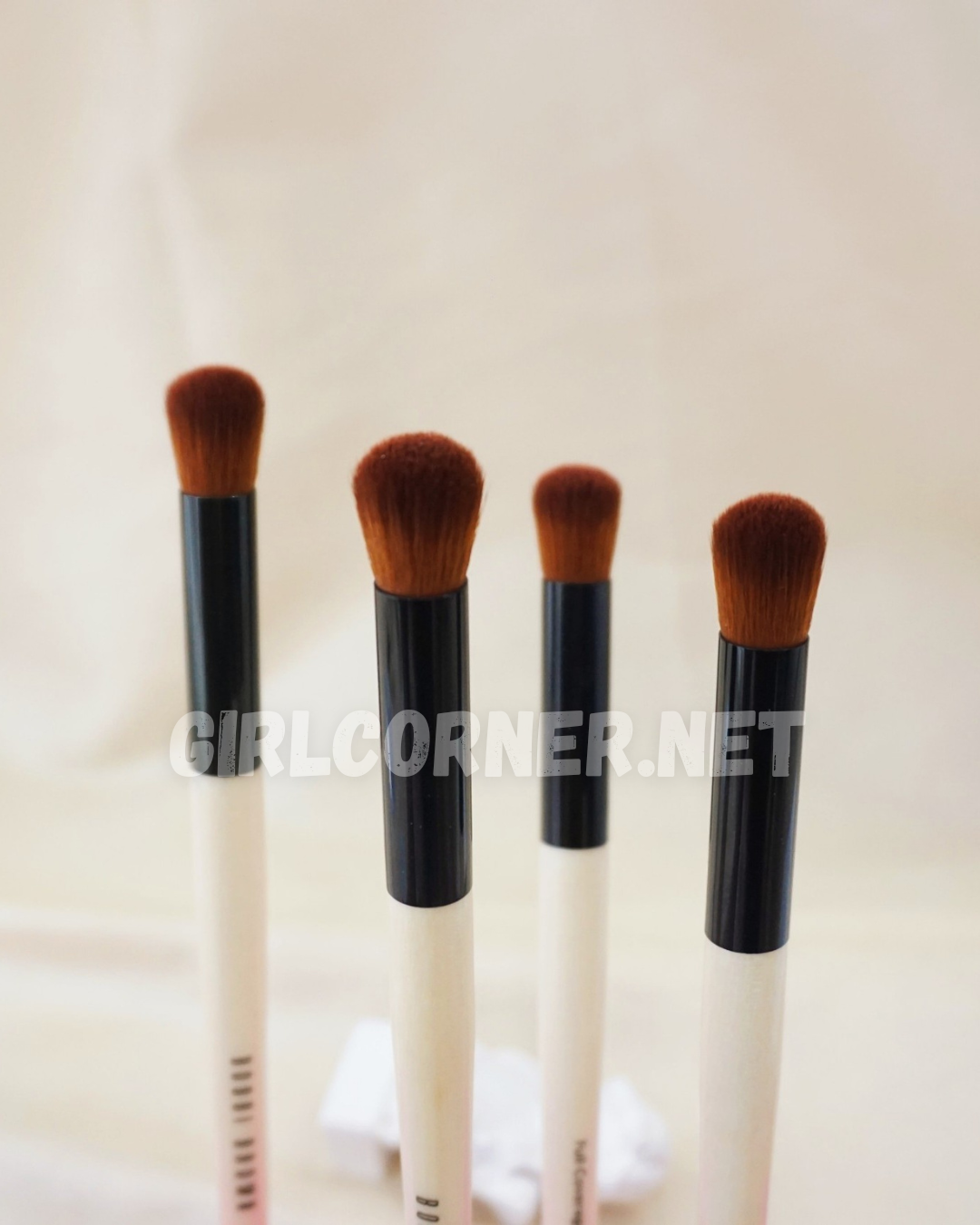 Cọ che khuyết điểm Bobbi Full Coverage Touch Up