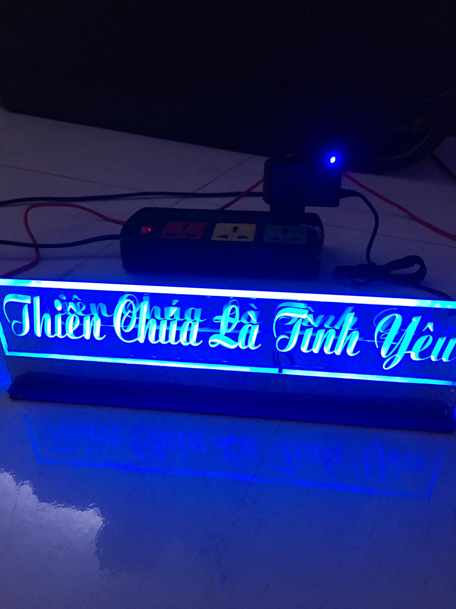 chữ mica Thiên Chúa là tình yêu