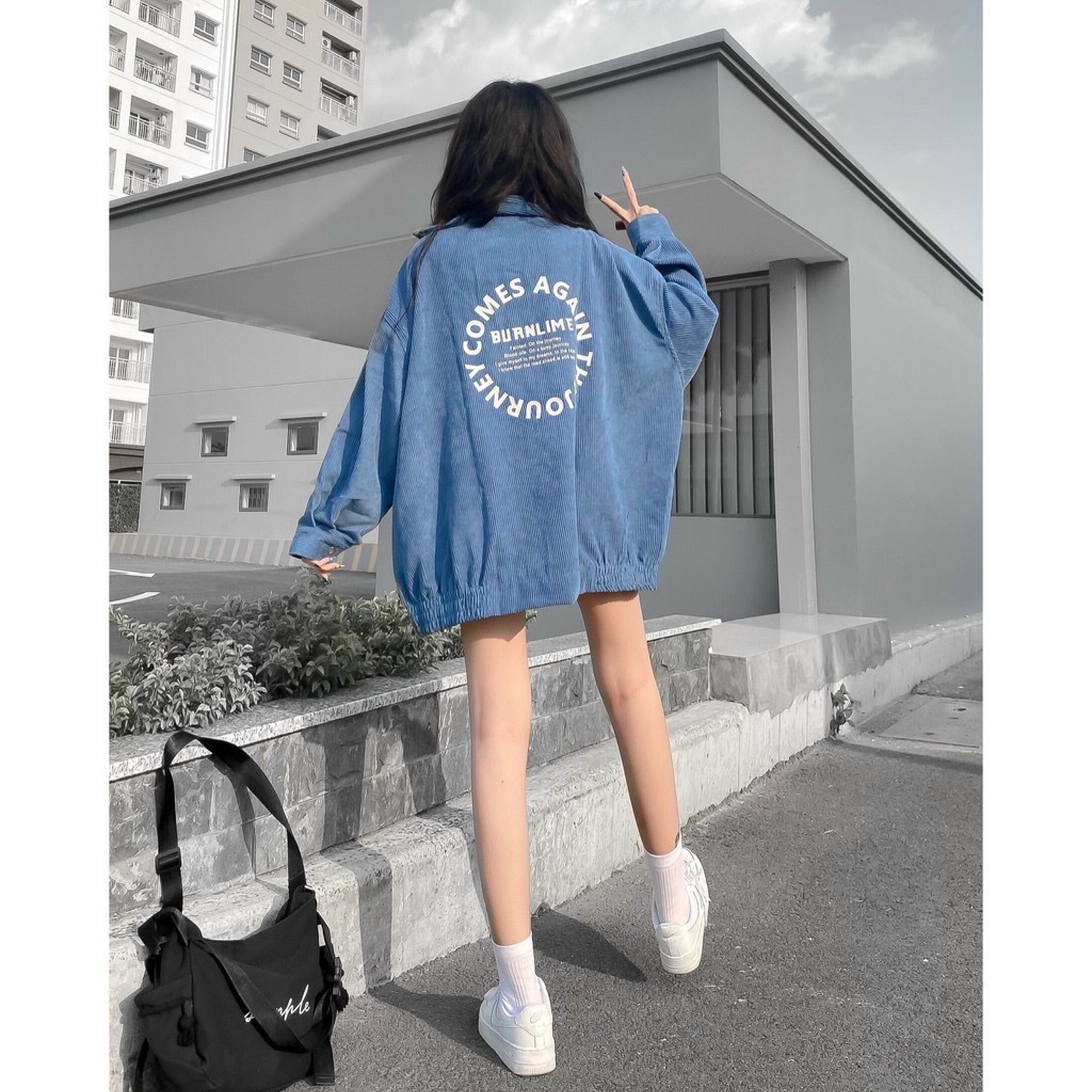 ÁO KHOÁC NHUNG NỮ FROM RỘNG LOGO THÊU QUÝ PHÁI - SORA STORE