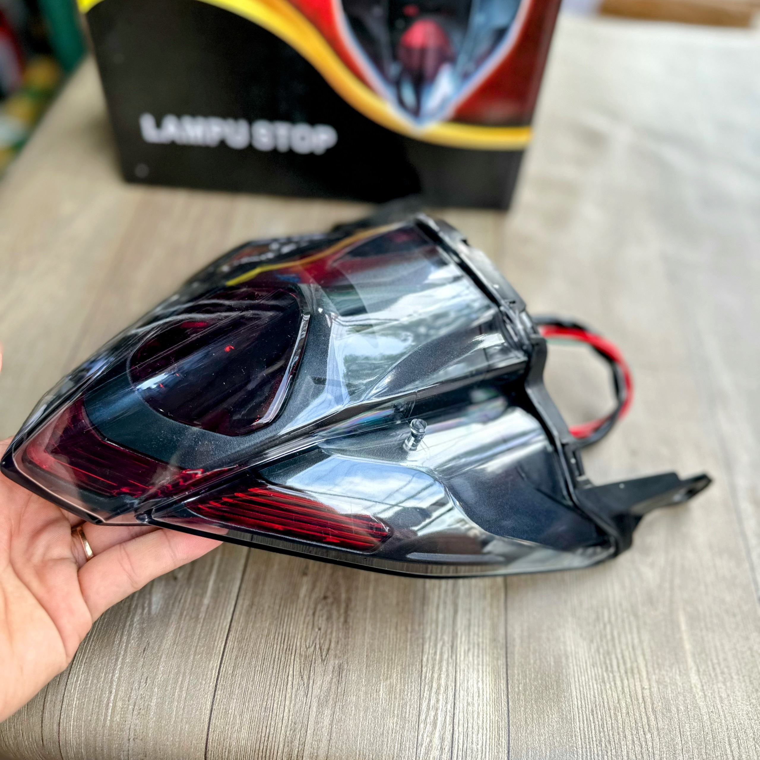 Đèn hậu LC 135 5s Malaysia lắp đặt như zin