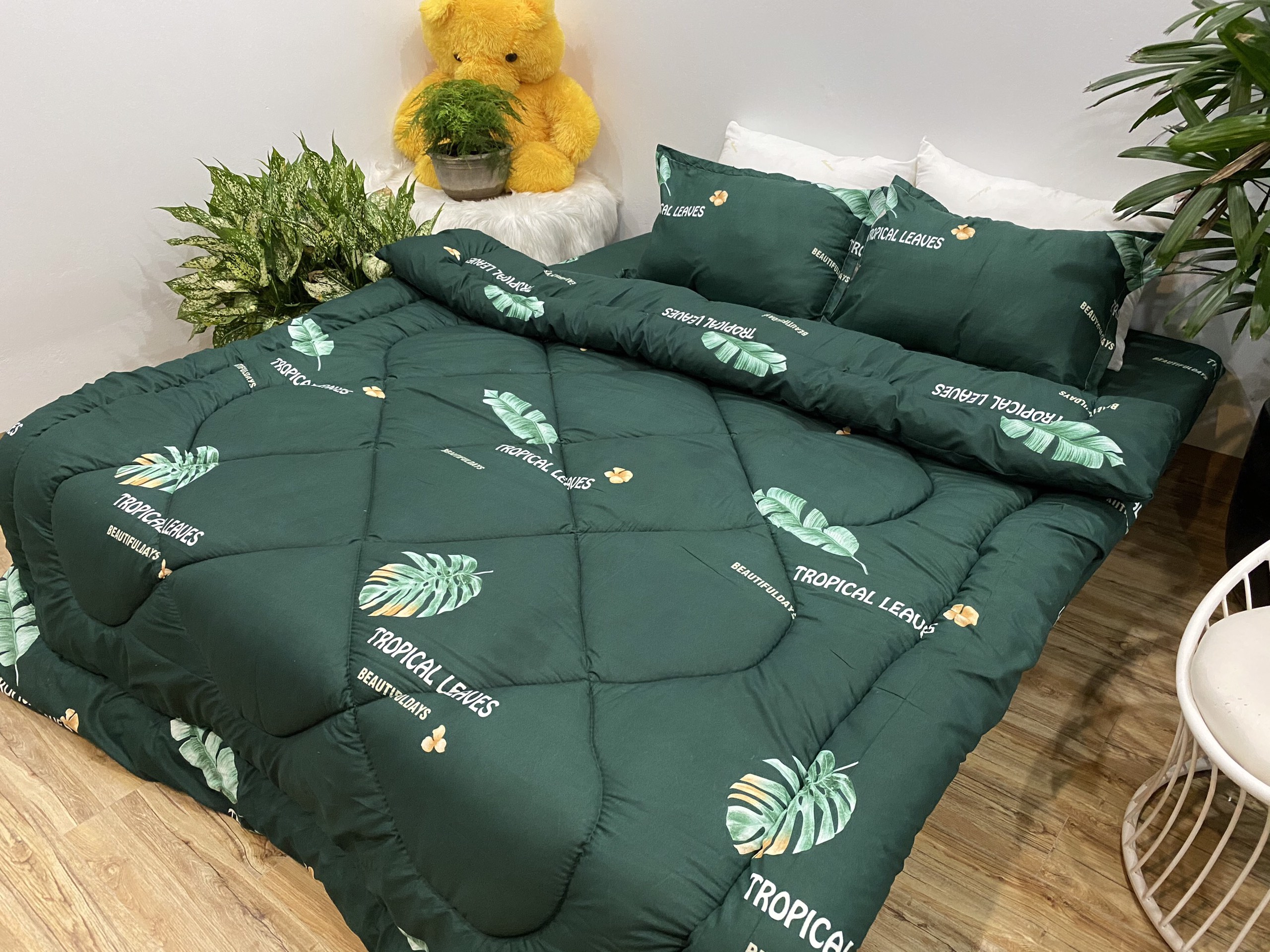 Bộ Chăn Phao 5 Món ( Gồm 1 Chăn Phao + 1 Ga Bo Chun + 2 Vỏ Gối Nằm + 1 Vỏ Gối Ôm) Mẫu Lá Chuối Phao 41