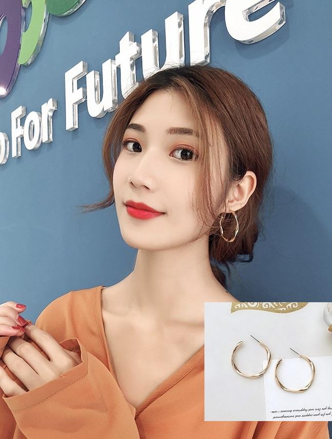 Bông tai Bell Mew khoen tròn kiểu dập xoắn mới BT34