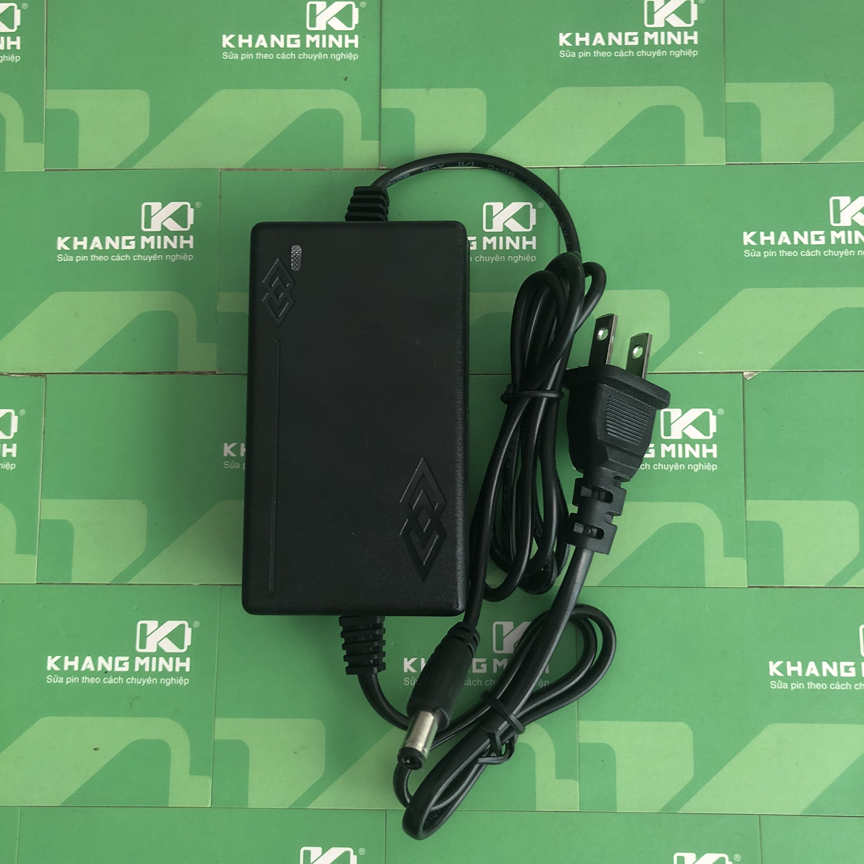 Sạc pin 12.6V 2A, đèn báo đầy, chuyên sạc pin Li-ion 3S 10.8V - 12V