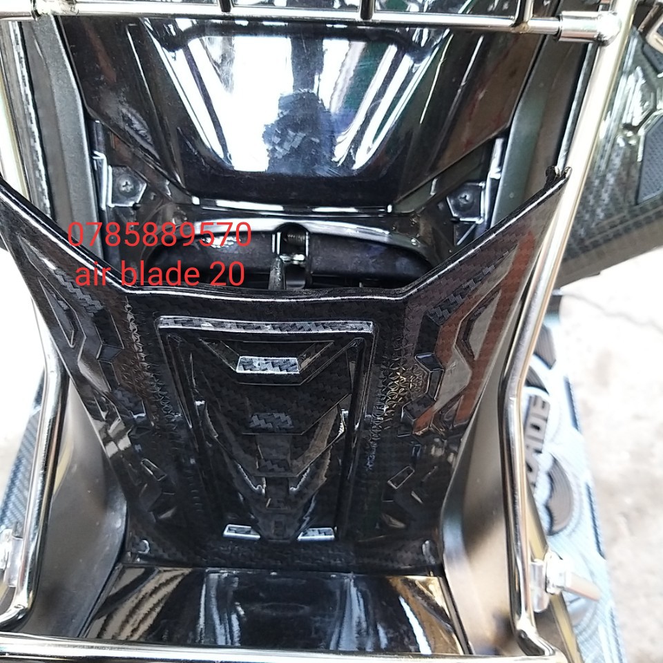 ỐP NẮP XĂNG XE AIR BLADE 2020-2023 CARBON