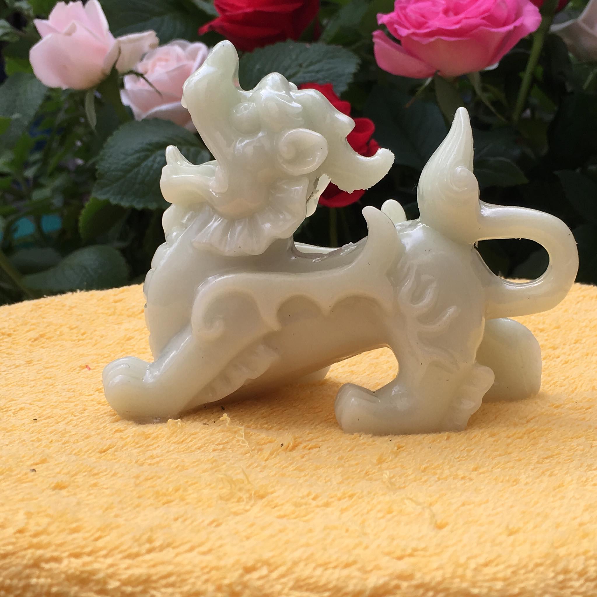 Tượng tỳ hưu màu trắng