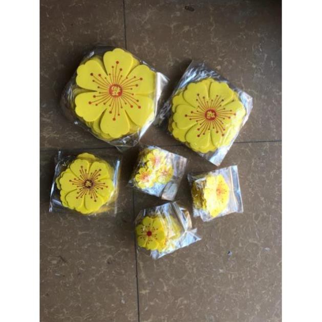 9 bông hoa mai xốp dán tường dán kính