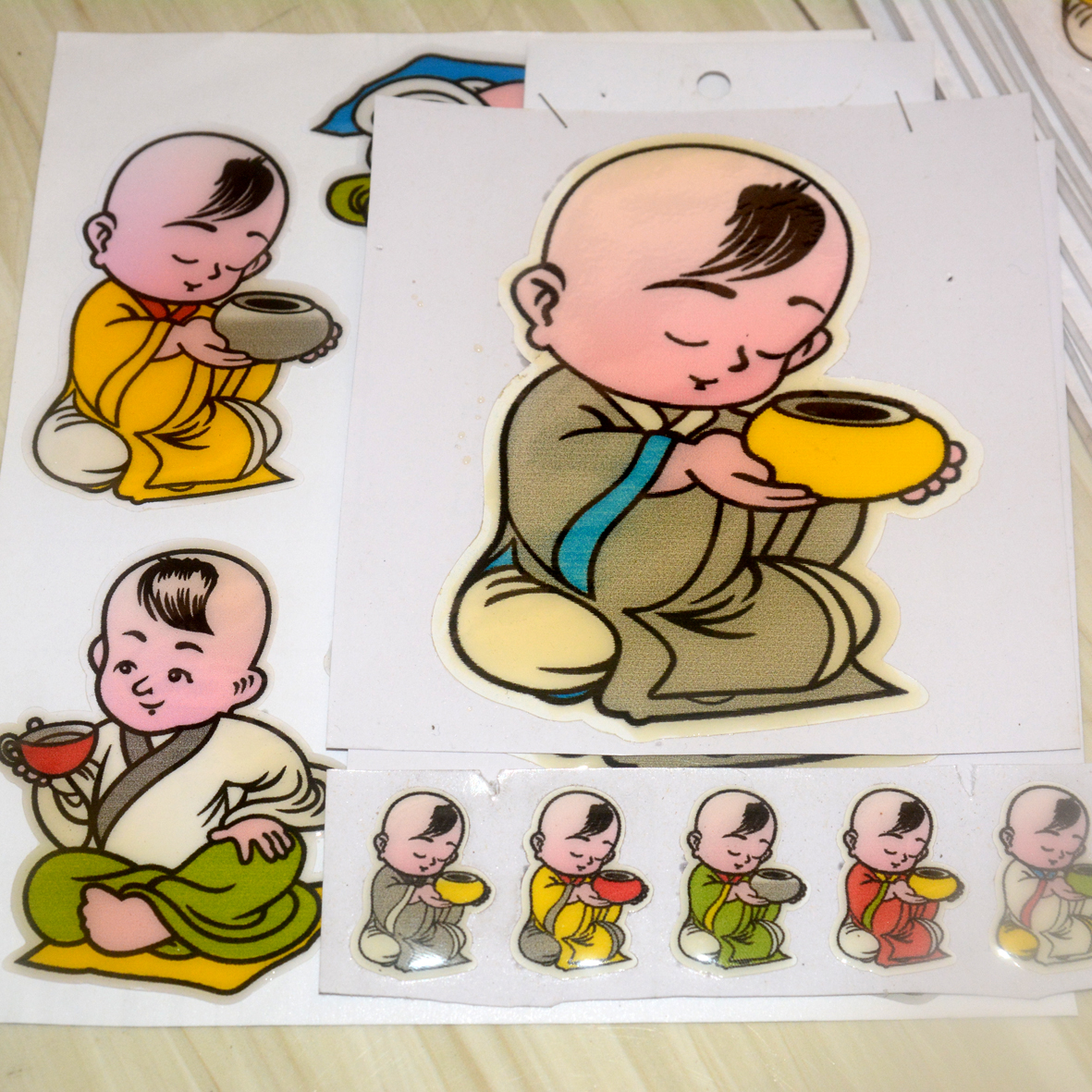 [HCM]Decal Chú tiểu ôm bình dán tường-trang trí
