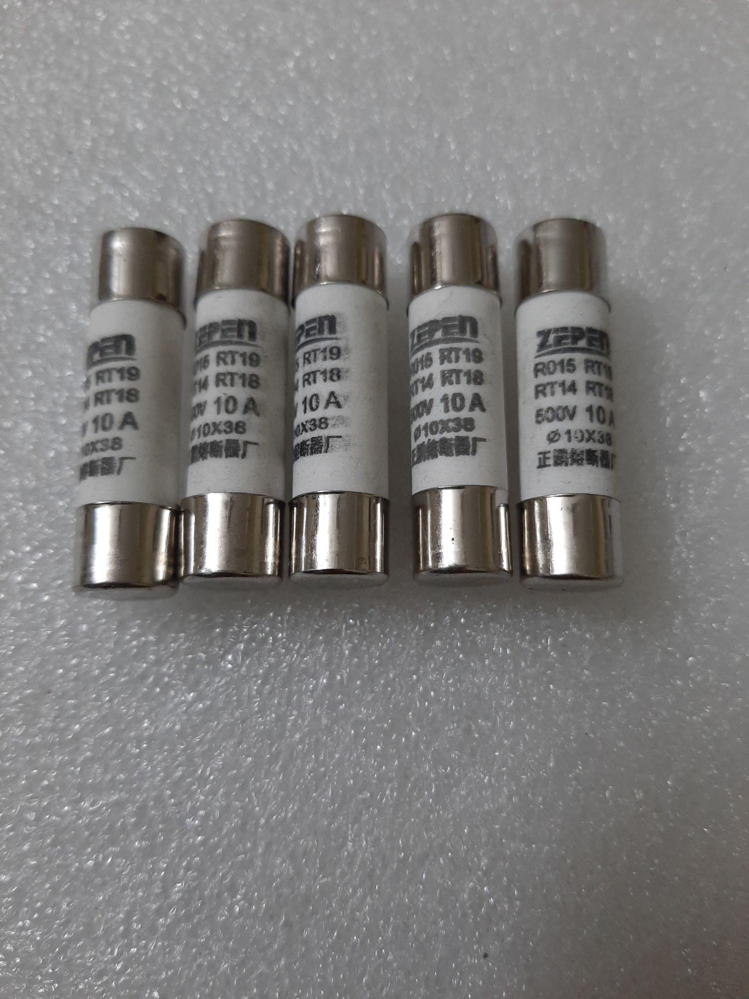 10 Cầu chì sứ 10A 10x38