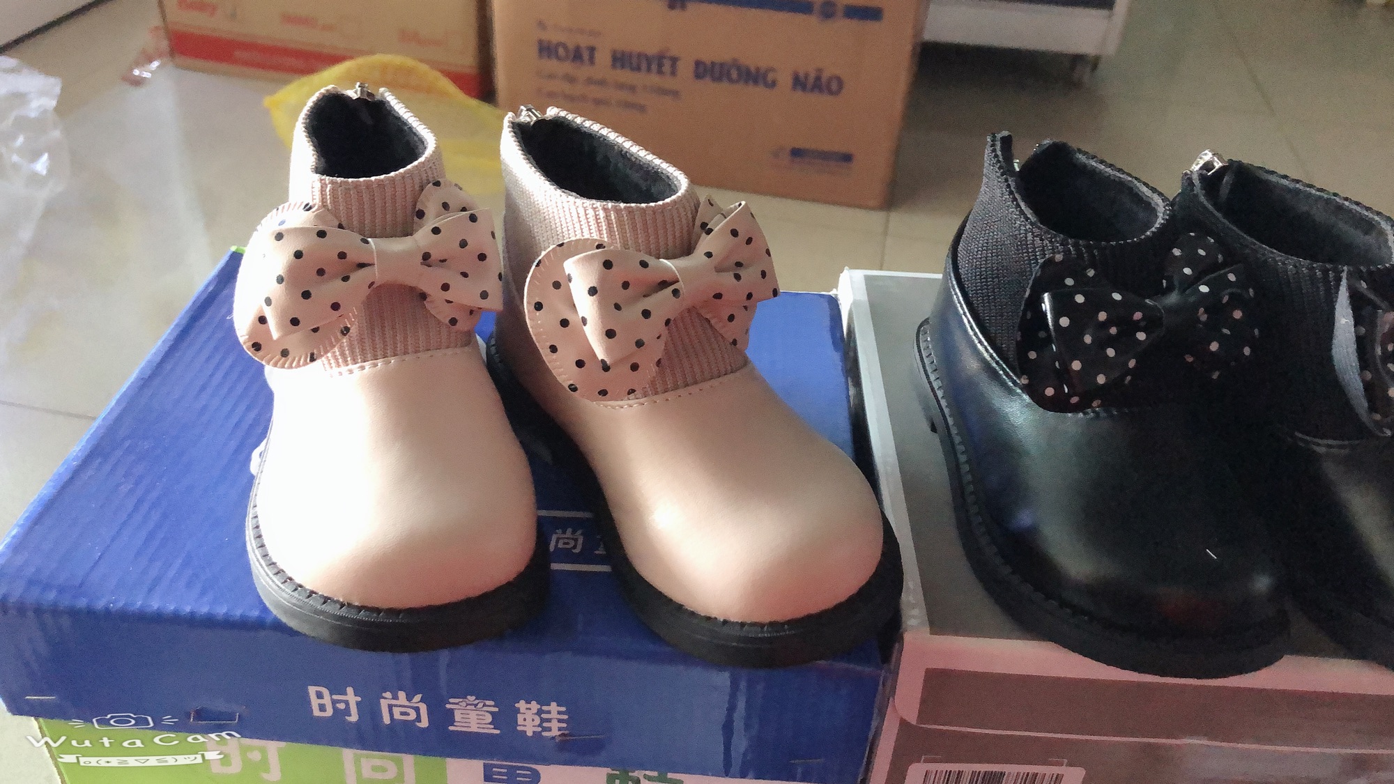 Bốt nơ chấm bi bé gái