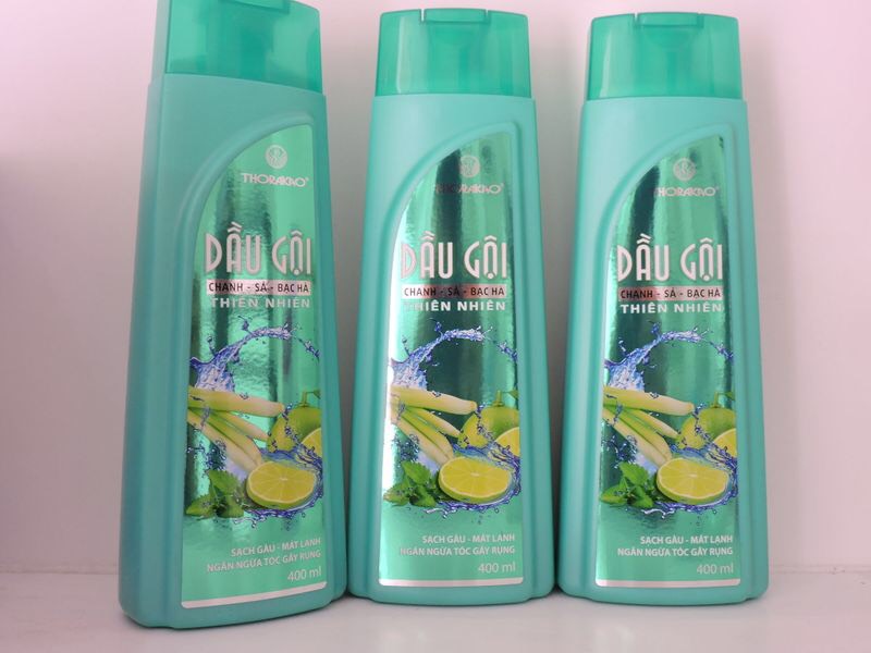 [HCM]Dầu Gội Chanh - Sả - Bạc Hà Thorakao 400ml