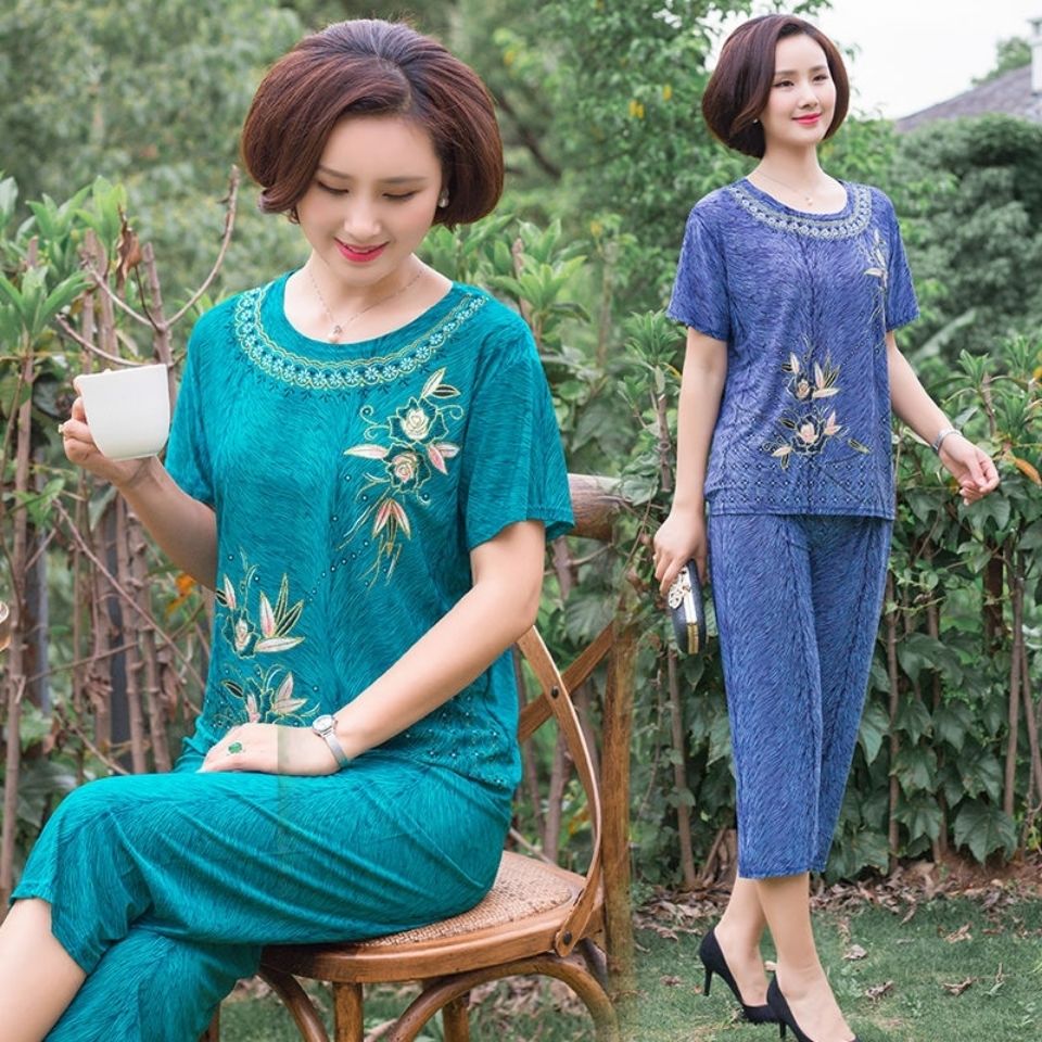 Bộ đồ nữ trung niên mặc nhà