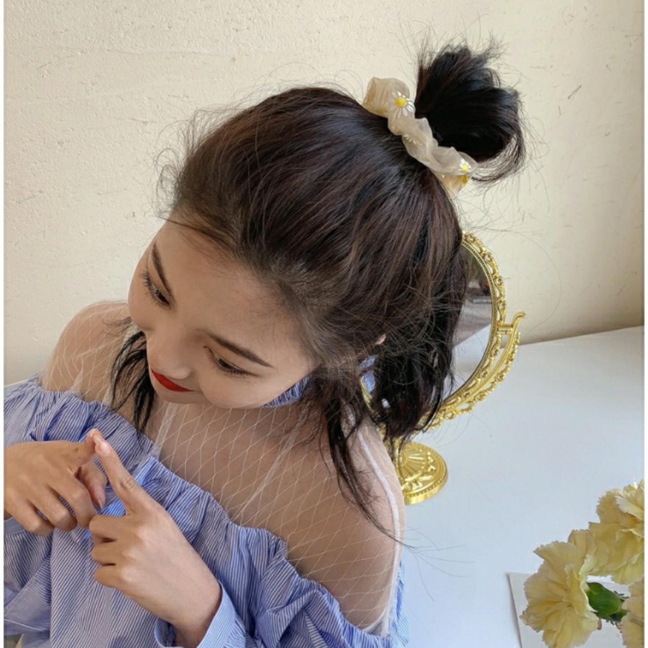 CỘT TÓC  SCRUNCHIE  HOA CÚC KÈM TÚI - COMBO 3