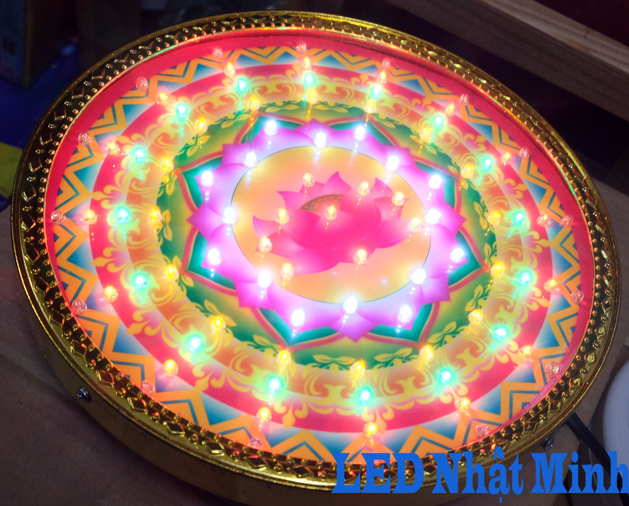 Đèn hào quang LED 2 tấc 2 hoa sen (họa tiết viền ngẫu nhiên)