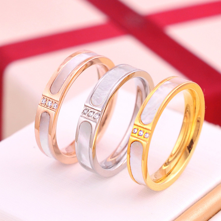 Nhẫn titan đính đá độc đá sang trọng
