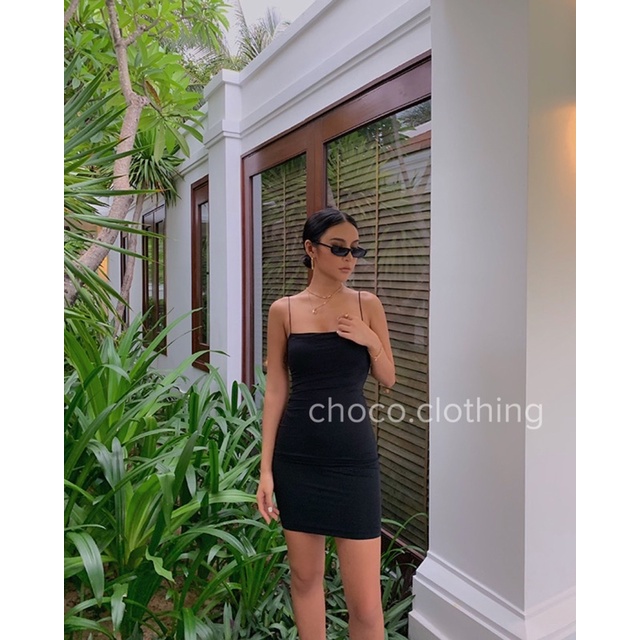 Đầm 2 dây sợi bún ôm body basic chất thun gân dày dặn co giãn tôn dáng.