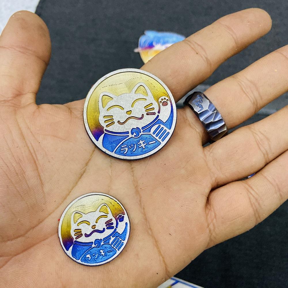 [ COMBO 2 THẦN MÈO MAY MẮN] TEM LOGO TITAN THẦN MÈO VẪY CHÀO TRANG TRÍ XE MÁY NÉT CỰC KỲ (1 LỚN 1 NHỎ)