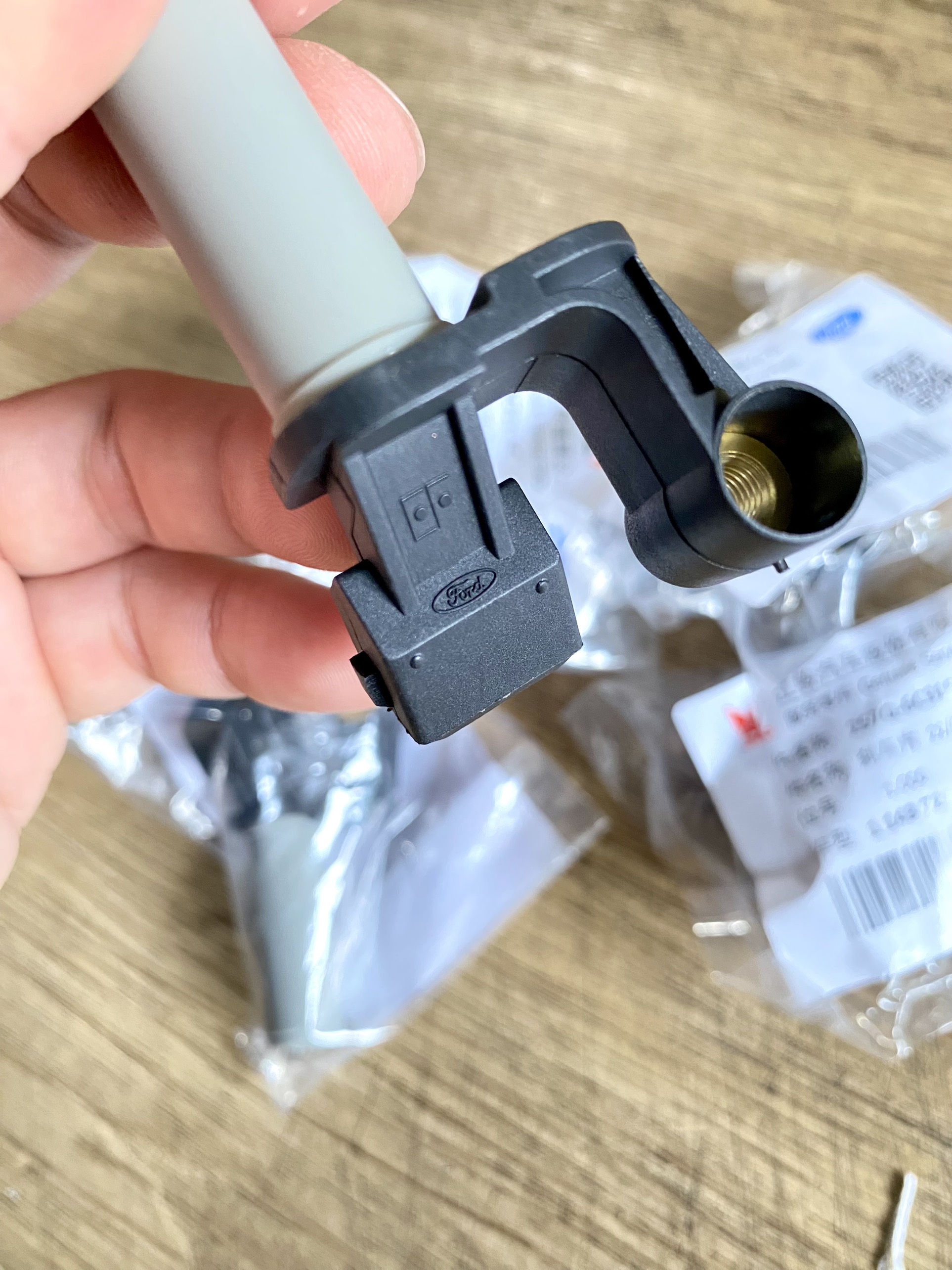 CẢM BIẾN CỐT MÁY ( CẢM BIẾN TRỤC CƠ) FORD TRANSIT XỊN