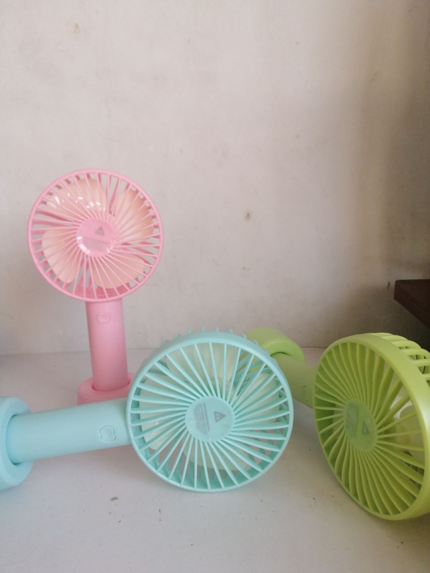 [HCM]quạt cầm tay 3 cấp độ có đế đứng