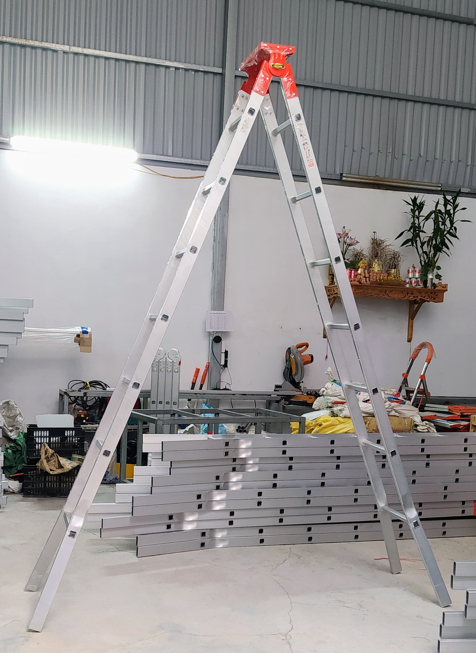 Thang nhôm trắng mặt ghế 2m
