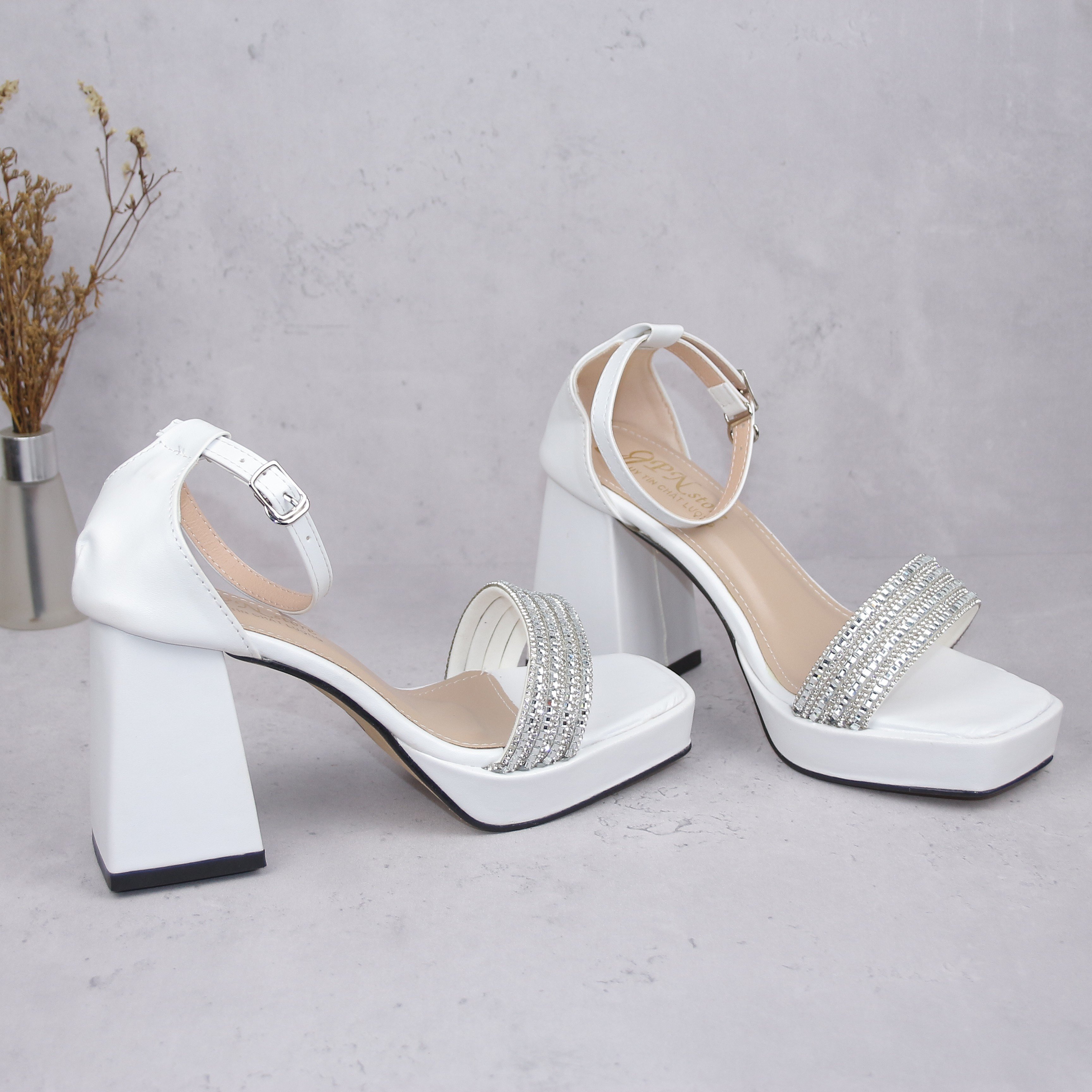 Giày sandal nữ cao gót đúp vuông 9cm dây quai ngang đính đá - SD136