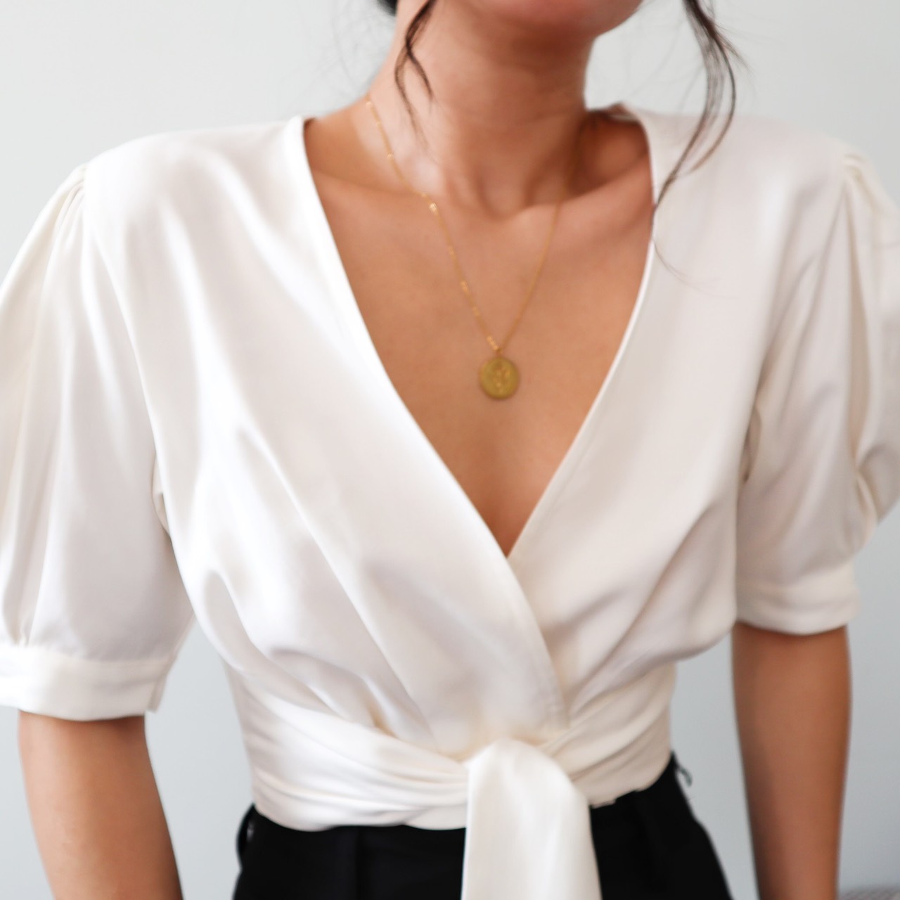 Áo croptop tay phồng thắt nơ