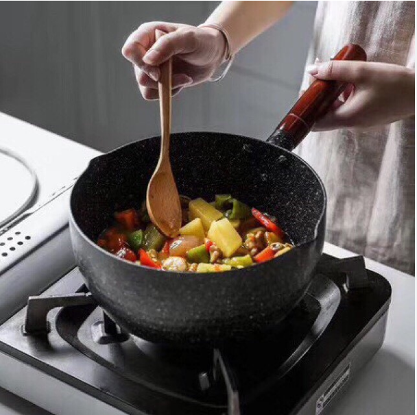Chảo cán gỗ chiên xào rán rất tiện lợi - chảo chống dính